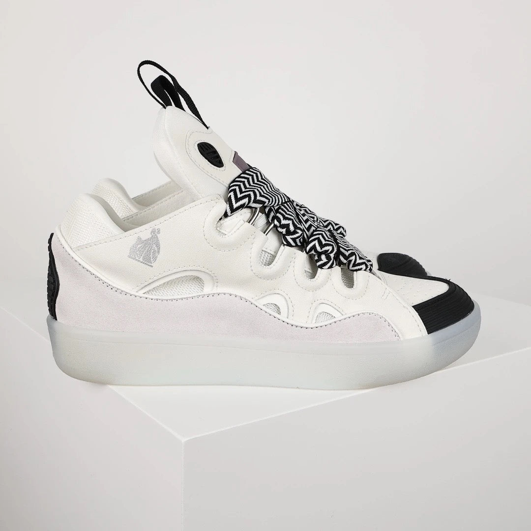 "Curb-Sneaker"