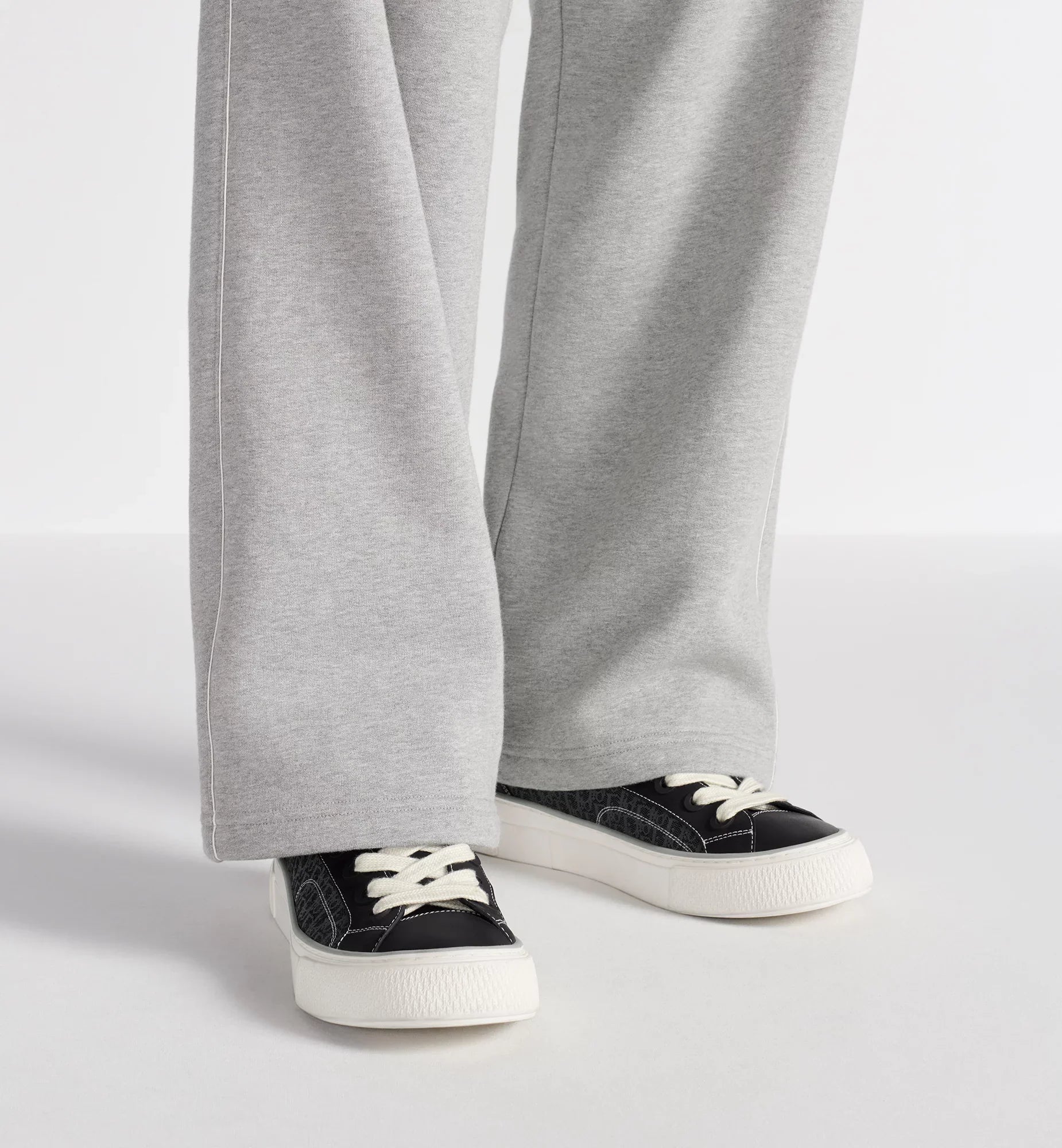 B33 Spin Sneaker